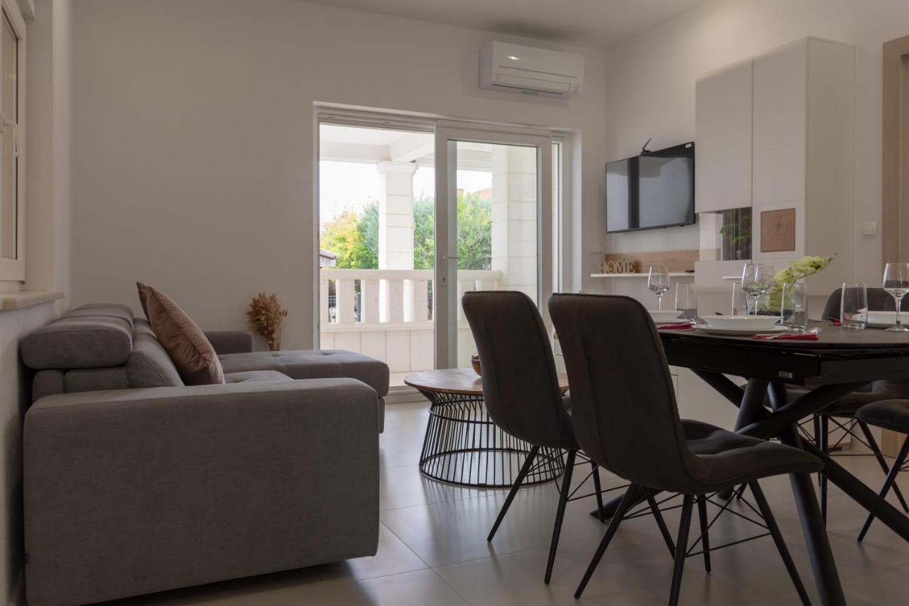 Facada Apartment Kastela