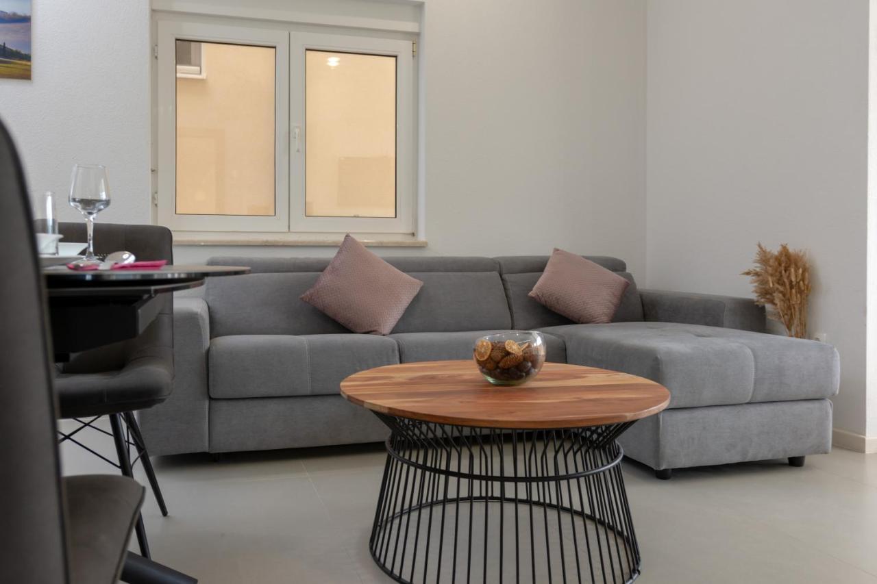 Facada Apartment *