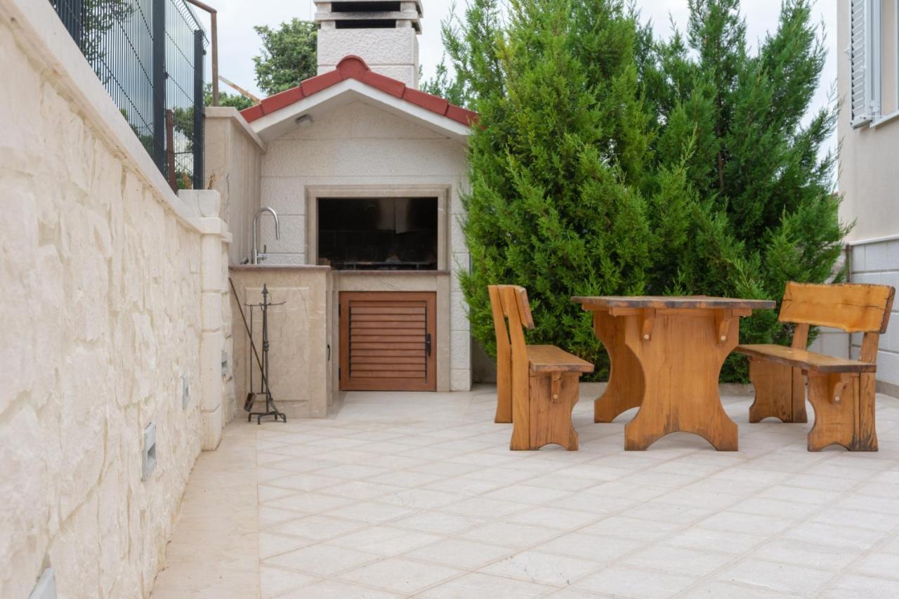 Facada Apartment *